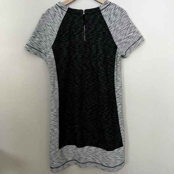 Lou & Grey • Colorblock Shift Dress - Picture 2 of 7